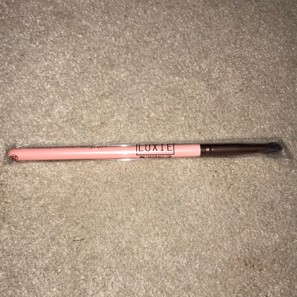 LUXIE 243 Precision Blender Brush